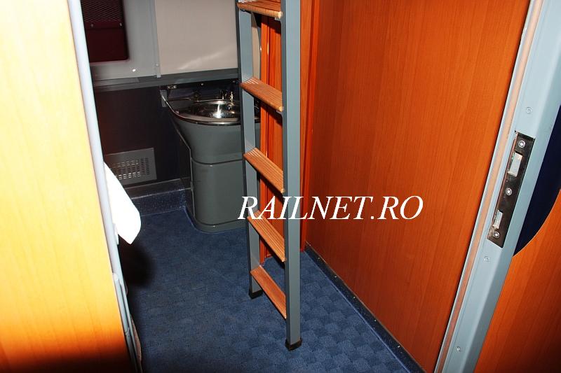 Scara pentru acces la paturile de la nivelurile superioare in cabina.jpg (63.42 KiB) Vizualizat de 8301 ori Scara pentru acces la paturile de la nivelurile superioare in cabina.jpg