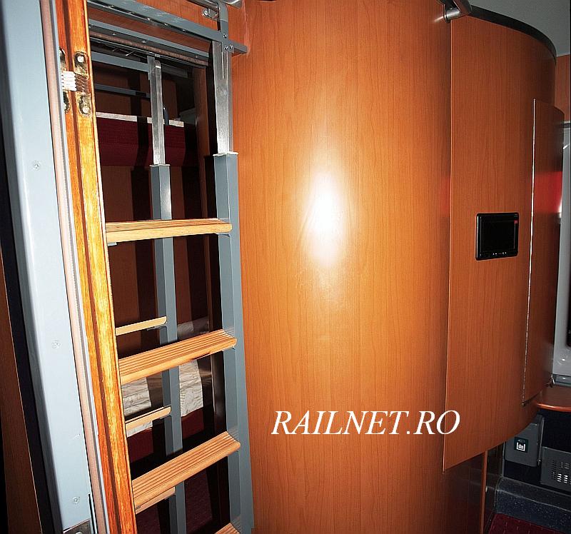 Peretele opus paturilor in cabina de clasa 1a (in stanga se observa peretele de intercomunicare cu cealalta cabina).jpg (101.63 KiB) Vizualizat de 8289 ori Peretele opus paturilor in cabina de clasa 1a (in stanga se observa peretele de intercomunicare cu cealalta cabina).jpg