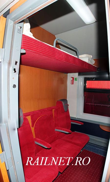 Patul de jos al cabinei de cl1 se transforma in fotolii confortabile pe timpul zilei.jpg (61.33 KiB) Vizualizat de 8289 ori Patul de jos al cabinei de cl1 se transforma in fotolii confortabile pe timpul zilei.jpg