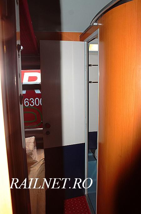 Catre dusul din cabina vecina.jpg (48.68 KiB) Vizualizat de 8289 ori Catre dusul din cabina vecina.jpg