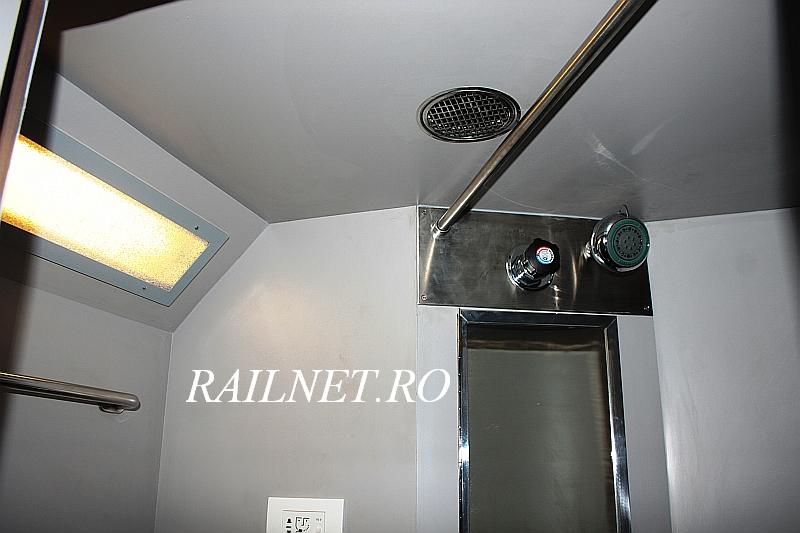 Partea superioara si tavanul cabinei de dus din cabina de Cl 1.jpg (55.05 KiB) Vizualizat de 8300 ori Partea superioara si tavanul cabinei de dus din cabina de Cl 1.jpg