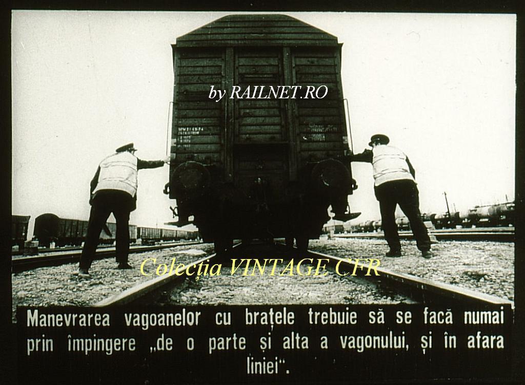 27.The coaches are to be handled with your arms ''from one side and the other of the coach and outside the line'' .jpg (114.83 KiB) Vizualizat de 55409 ori 27.The coaches are to be handled with your arms ''from one side and the other of the coach and outside the line'' .jpg